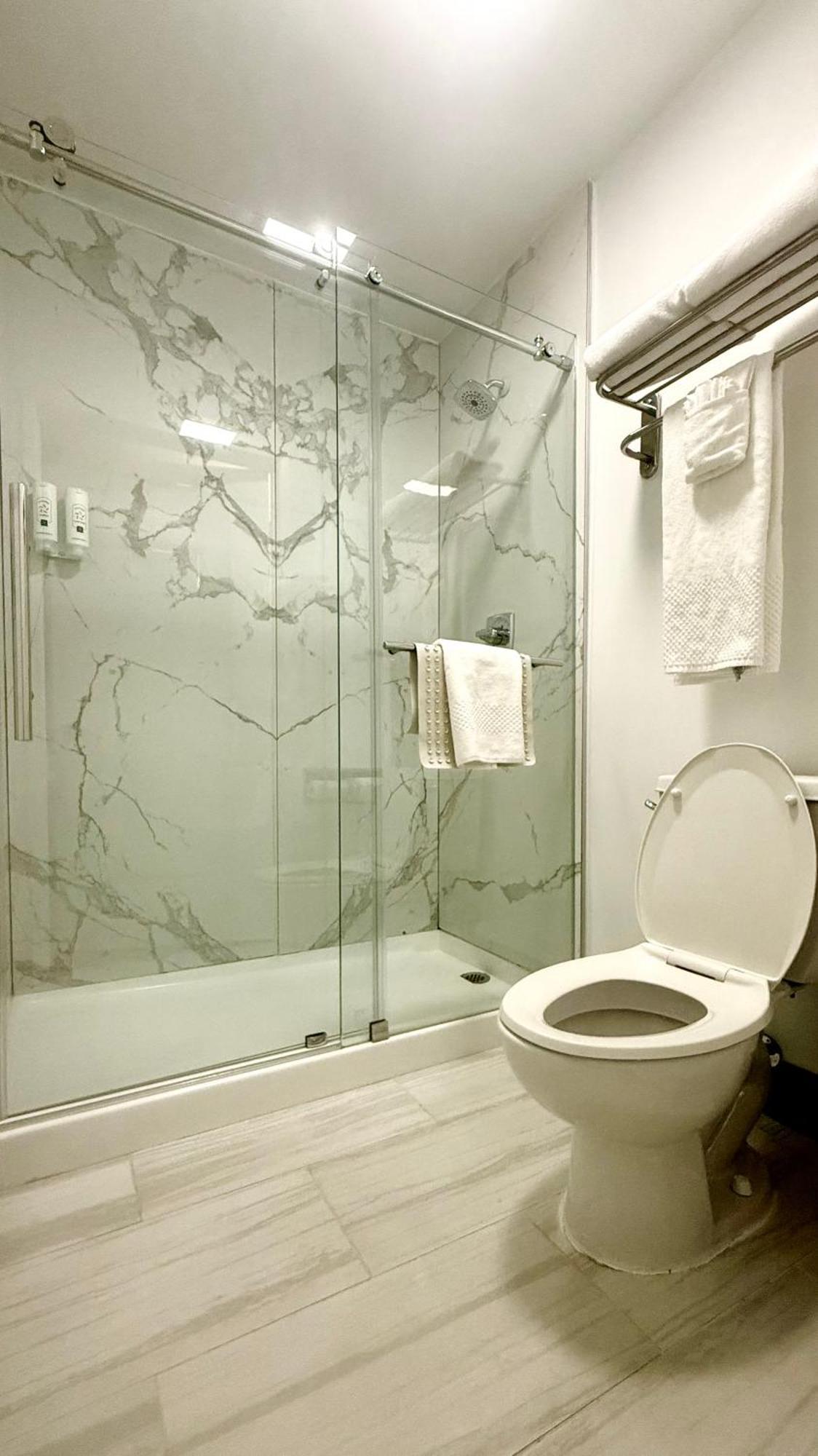 Quality Inn&suites Los Angeles Airport - Lax 3*