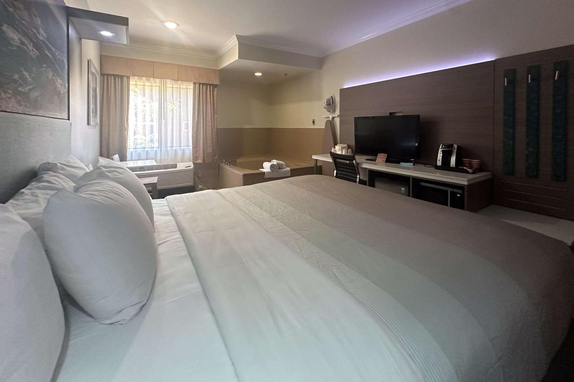 Quality Inn&suites Angeles Airport - Lax Hotel 3*