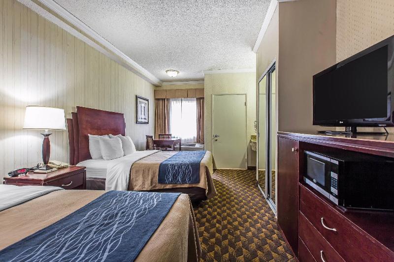 Hotel Quality Inn&suites Angeles Airport - Lax 3*