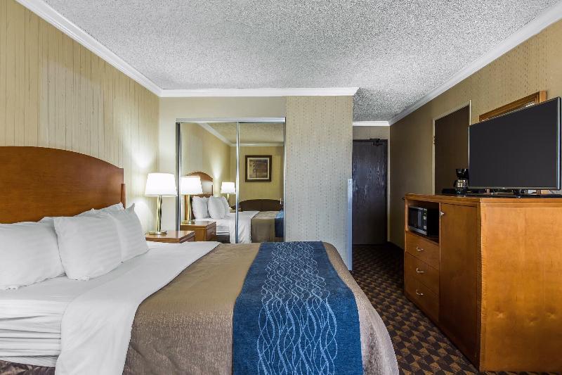 Quality Inn&suites Los Angeles Airport - Lax 3*
